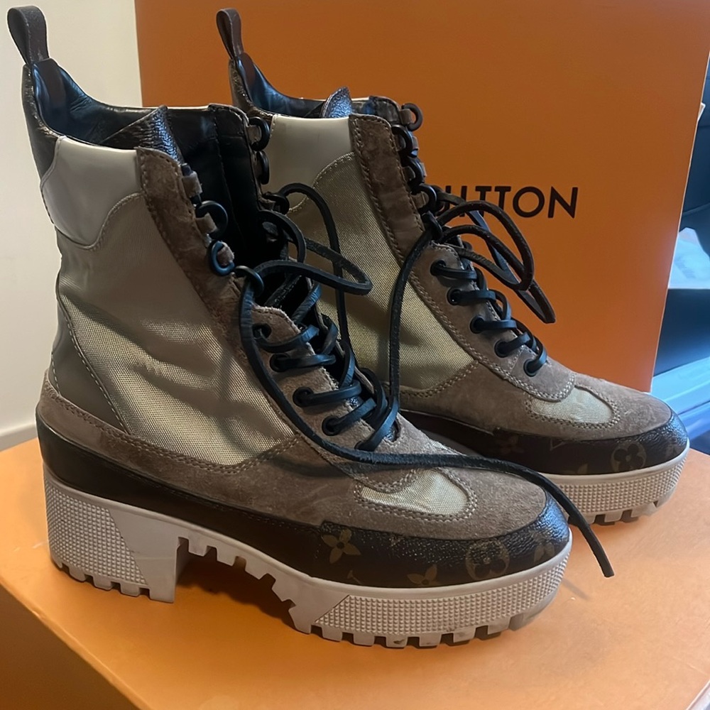 Laureate platform desert boot